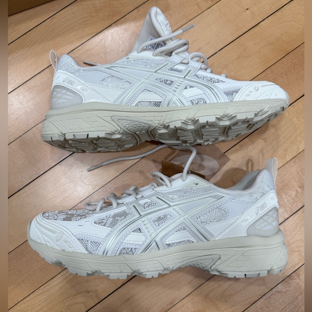 ASICS GEL NUNOBIKI Women’s 8.5, 7 Men’s